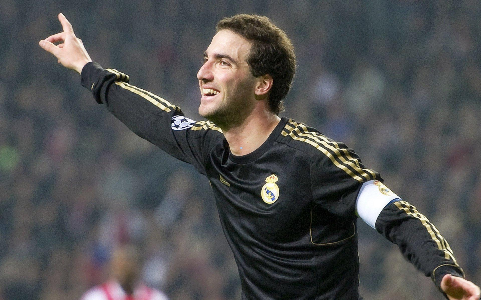 火记高度评价杨瀚森，天赋异禀的篮球新星正冉冉升起