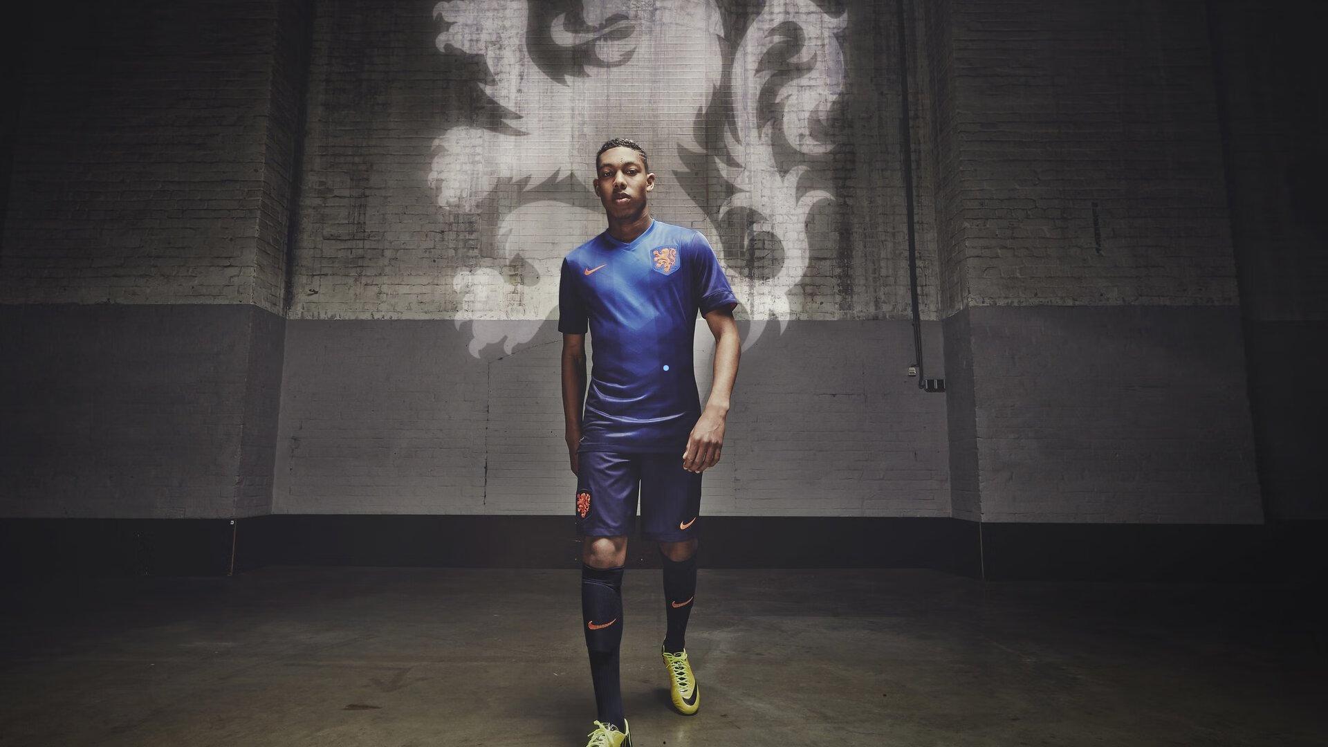 PG试玩_班凯罗上半场进攻效率低迷，魔术队凭借深度轮换紧咬比分